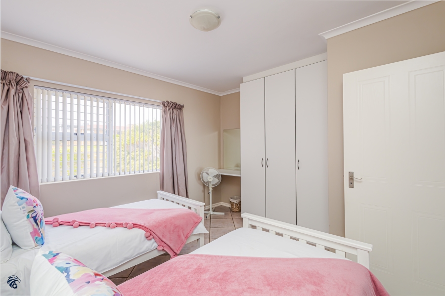 6 Bedroom Property for Sale in Middedorp Western Cape